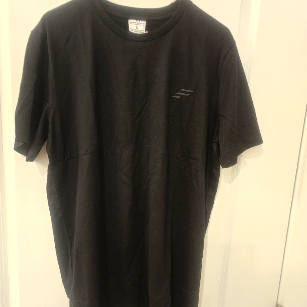 WOMEN'S FITWEAR BLACK SHORT SLEEVE TEE SHIRT.  NWT. RETAILS FOR $59. SIZE LARGE.